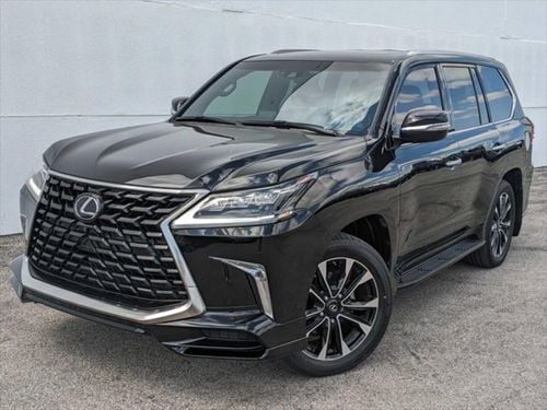 لكزس LX 570 Signature- Clean Title - new car smell - Carfax available