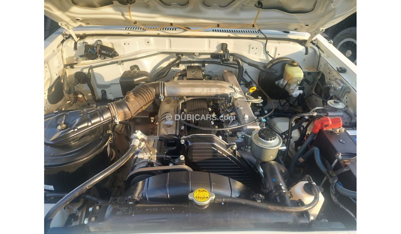 تويوتا لاند كروزر 70 76 4.2 HARD TOP DIESEL 10 SEATER MT