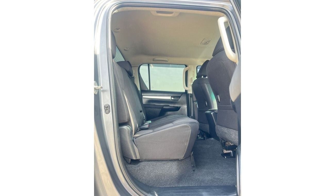 Toyota Hilux diesel 2.8 liter manual gear right hand push button start back camera