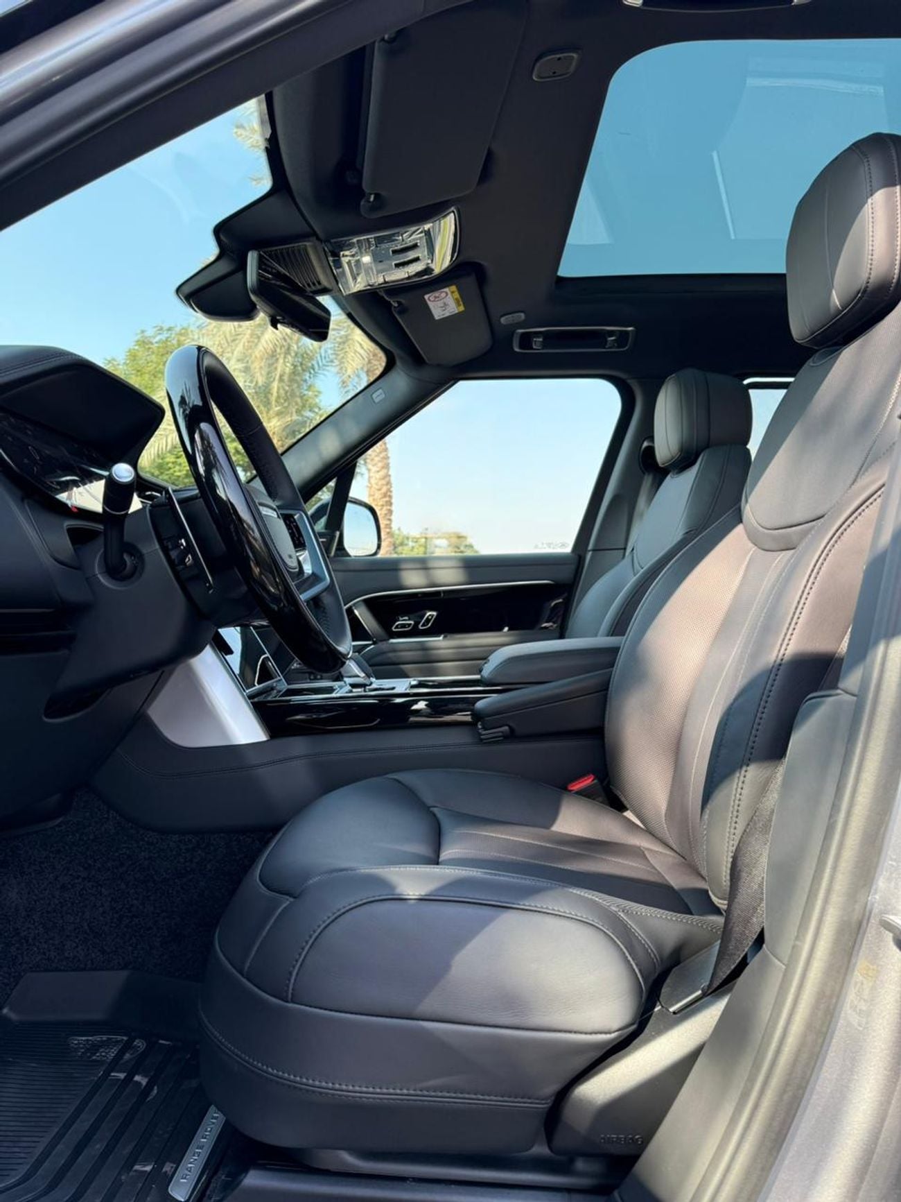 Land Rover Range Rover SE P360 3.0L RANGE ROVER VOGUE SE P360 | BRAND NEW | MODEL: 2025 | GCC SPECS | 5 YEARS WARRANTY AND