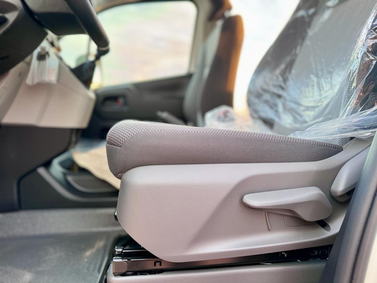 تويوتا هاياس Toyota Hiace13 Seaters bus 6V 3.5L - MT