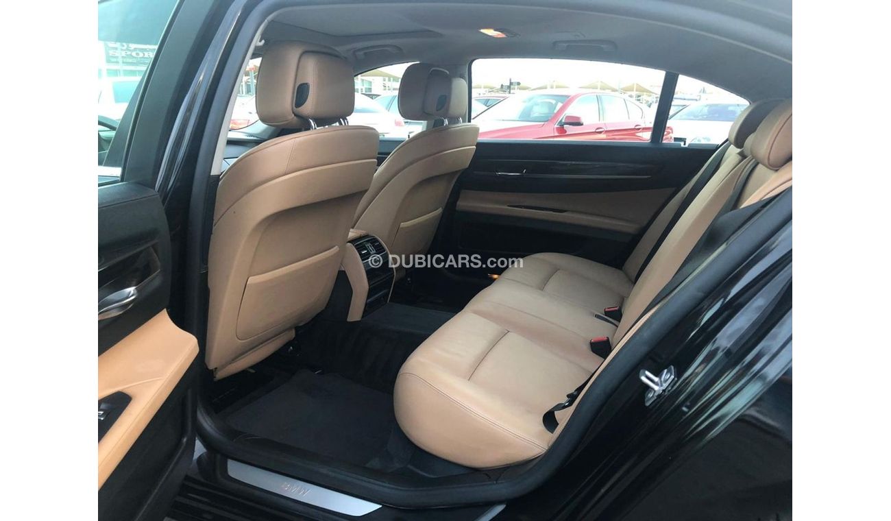 BMW 730Li Bmw 730 model 2012 GCC car prefect condition full option low mileage excellent sound system radio Bl