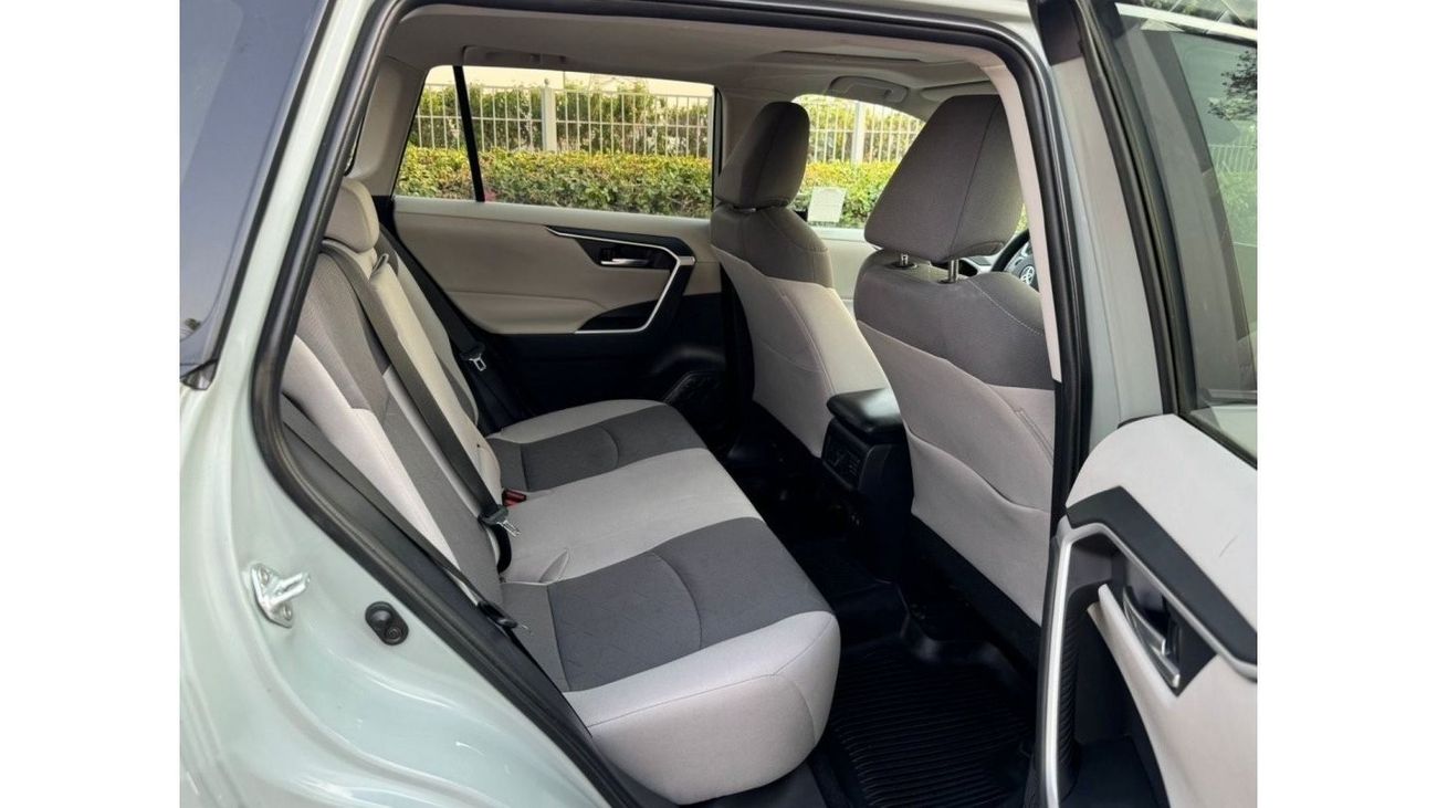 Toyota RAV4 2020 XLE SUNROOF PUSH START AWD US SPEC