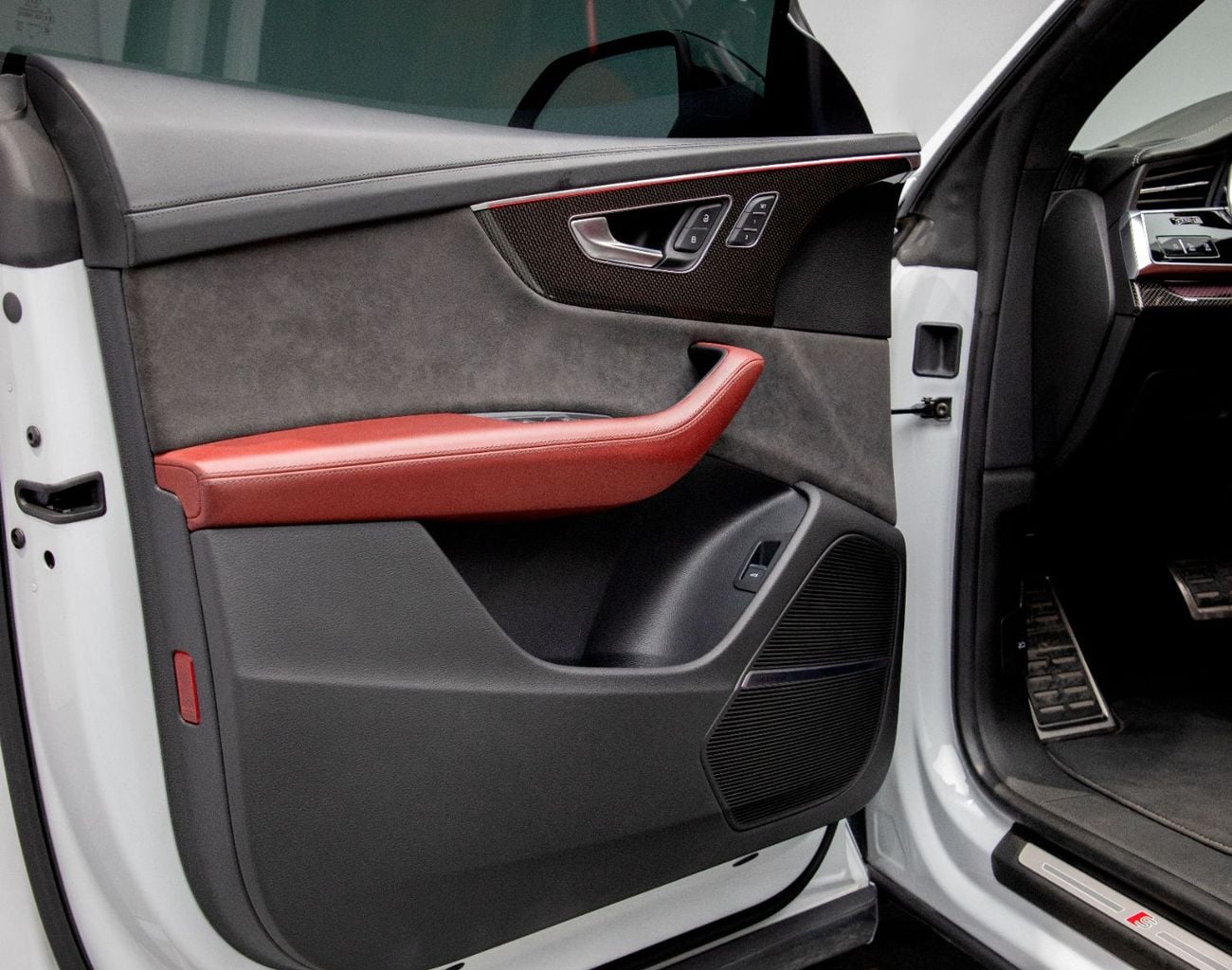 أودي SQ8 4.0 TFSI quattro (507 HP)