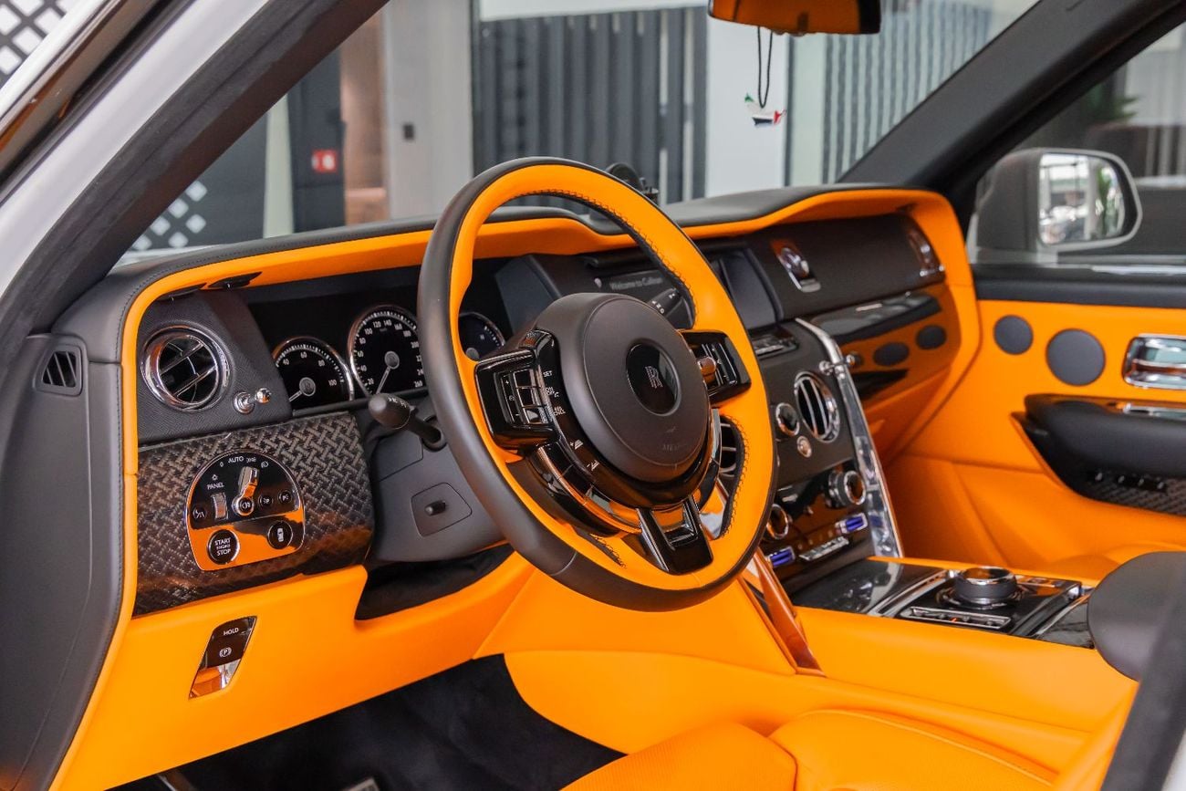 رولز رويس كولينان Rolls-Royce Cullinan | Black Badge Kit | Carbon Fiber Interior | Bespoke Premium Sound System | 2020