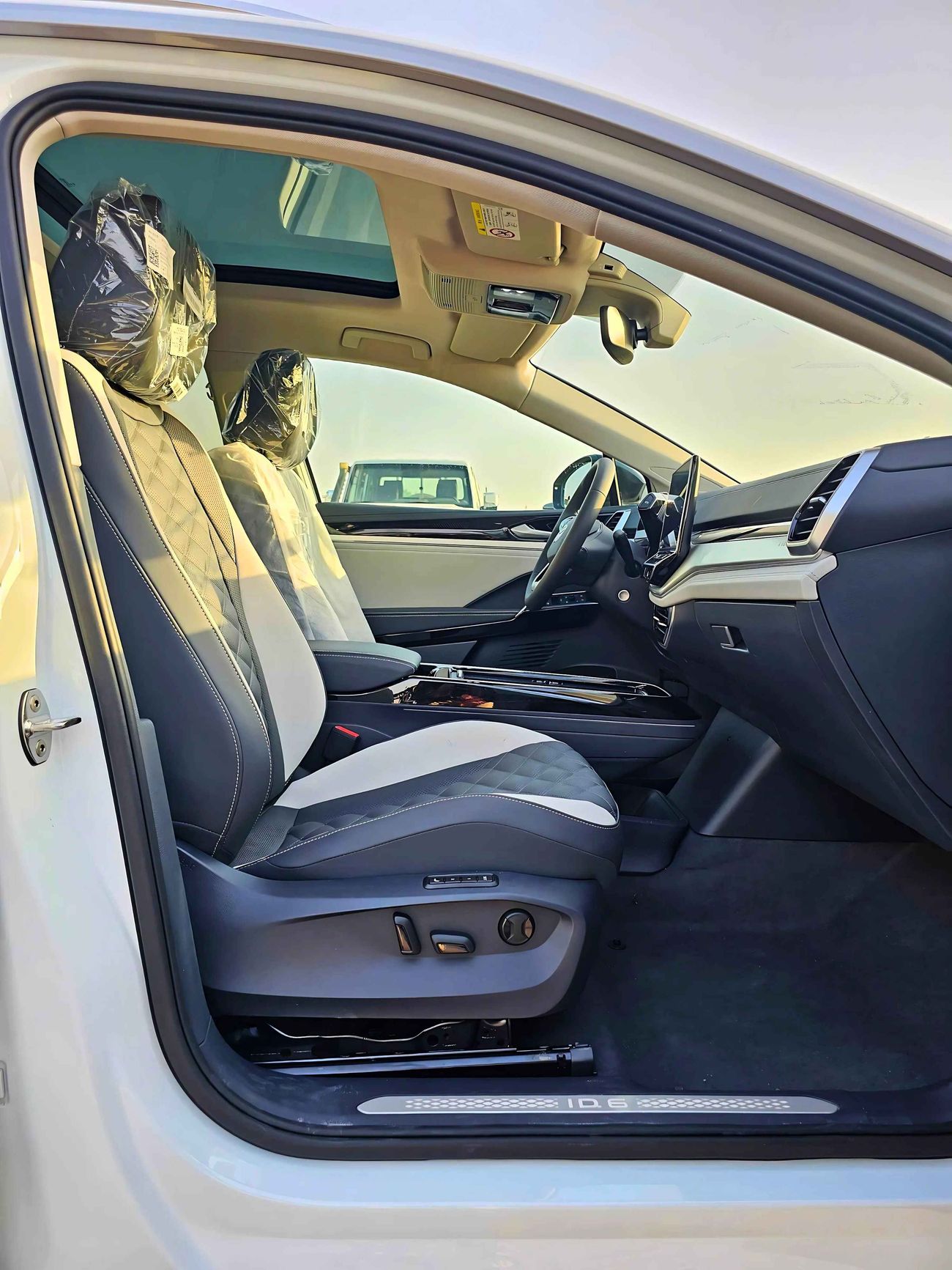 Volkswagen ID.6 CROZZ PRO / 360* CAMERA / FULL OPTION ELECTRIC / CODE # 69091