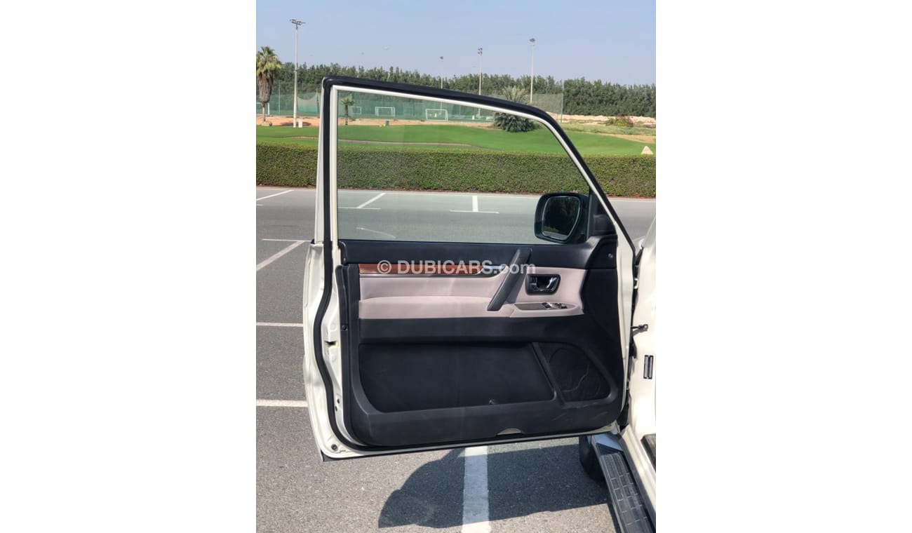 ميتسوبيشي باجيرو موديل 2008 خليجي فل مواصفات كراسي جلد ومثبت سرعه وتحكم كهربي كامل ونظام صوت ممتاز وكاميرا خلفيه