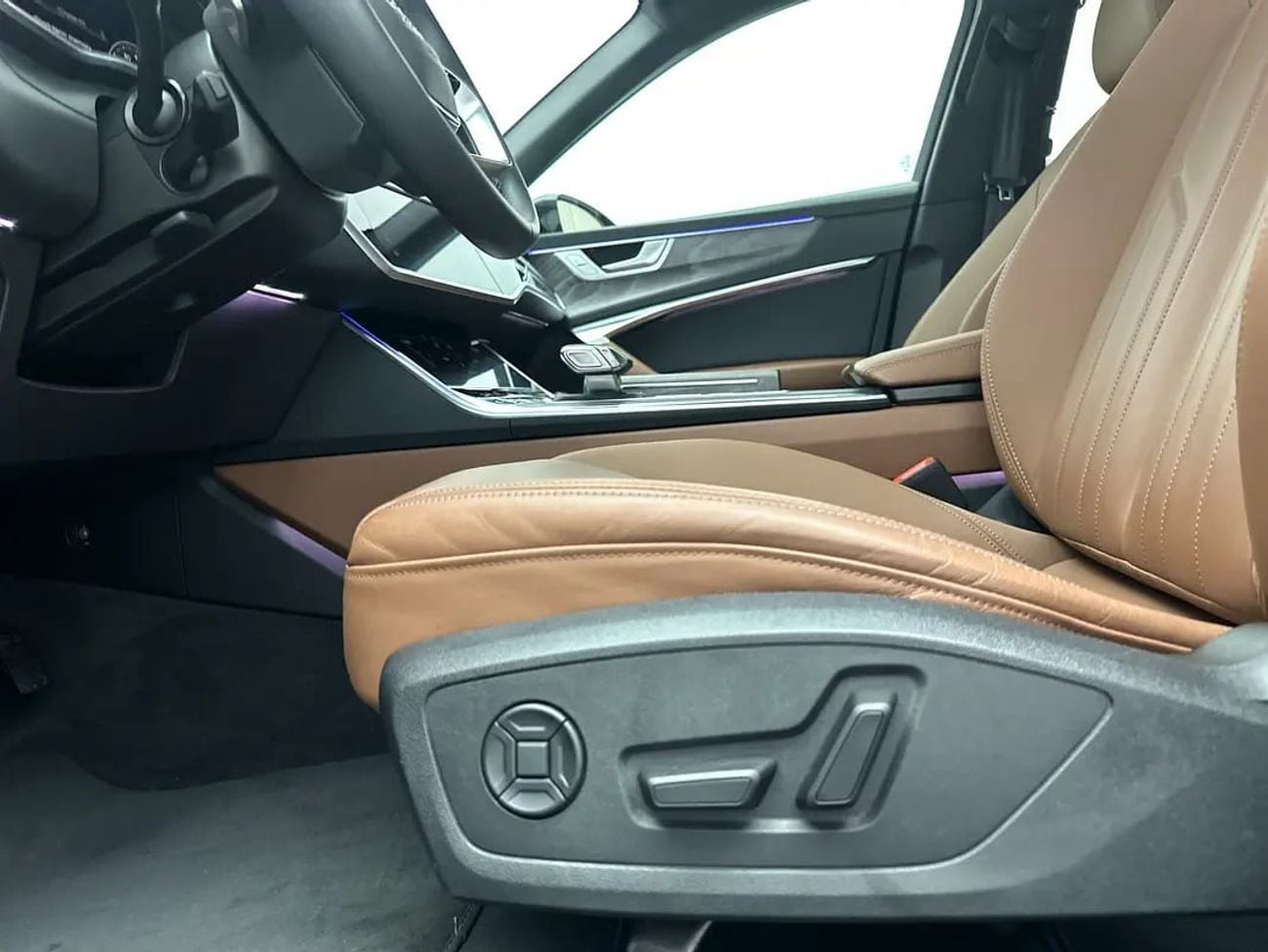 أودي A6 40 TFSI ADVANCED Sedan 40 TFSI 190hp Progress (Ref# 63455)