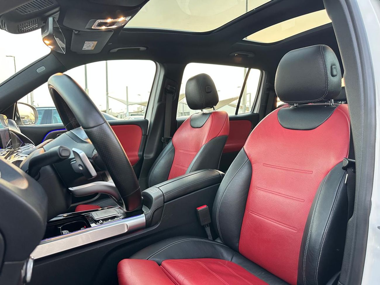 مرسيدس بنز GLB 250 Premium 2.0L (7 Seater)