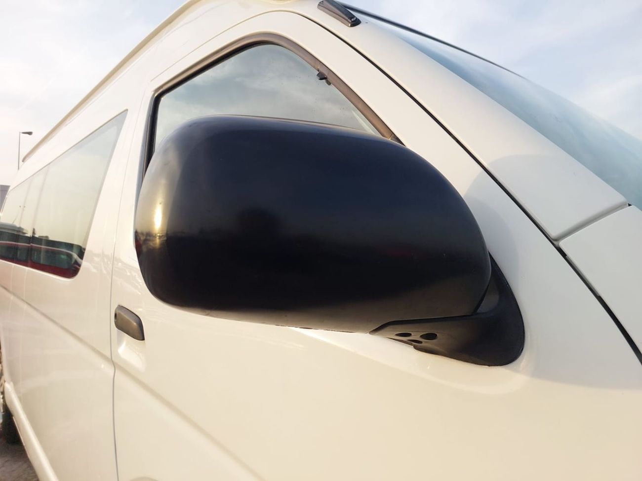 Toyota Hiace TOYOTA HIACE COMMUTER VAN RHD 2005 MODEL 2.5 L DIESEL MANUAL(PM07223)