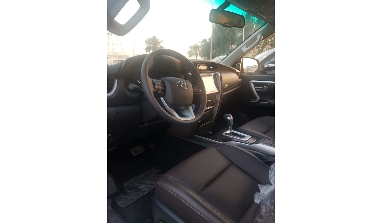 Toyota Fortuner SR5  V6 4.0L WITH LEATHER SEATS