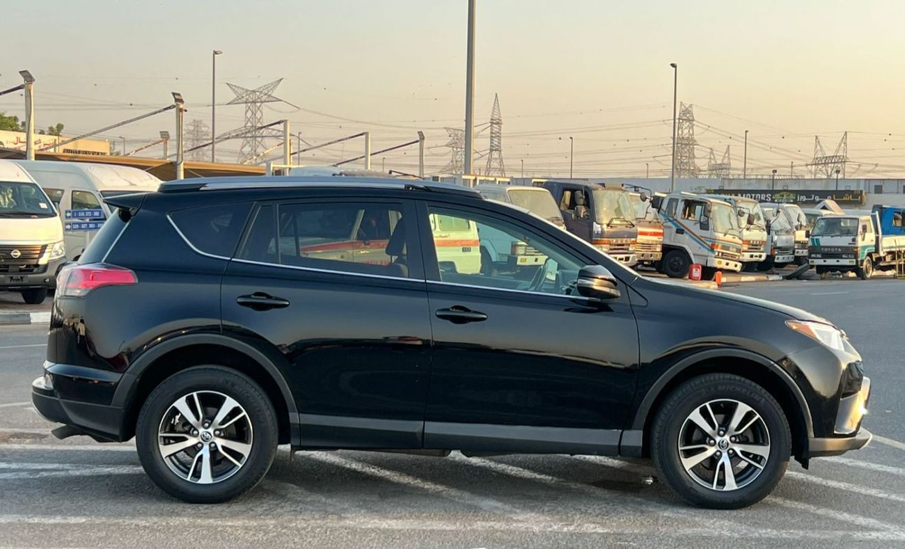 Toyota RAV4 2018 XLE - 2.5L V4-RearCam-AWD 4x4 - Push Start - Leather seat Sunroof