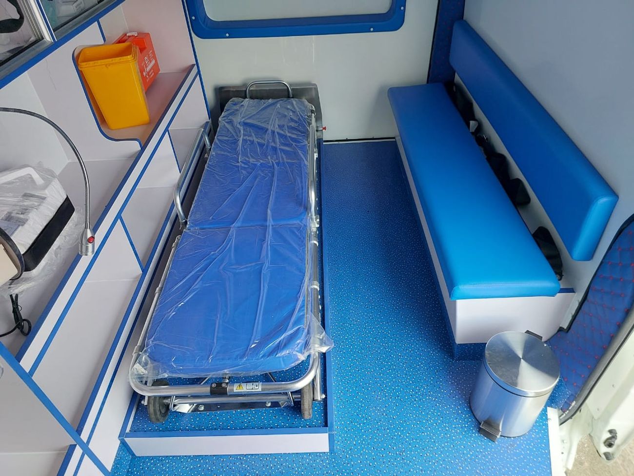 Toyota Hiace TOYOTA HIACE VAN AMBULANCE  RHD 2023 MODEL 2.8 L DIESEL AUTOMATIC(PM22474)