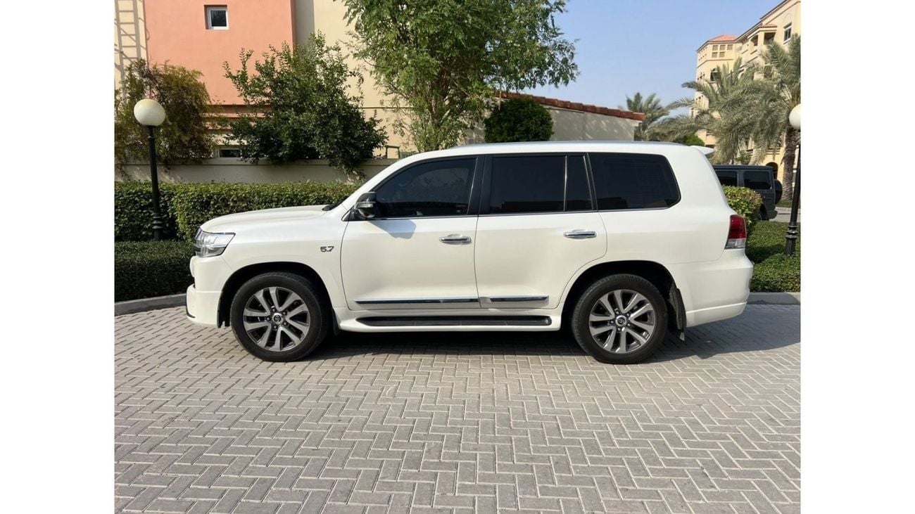 Toyota Land Cruiser VXR 5.7L