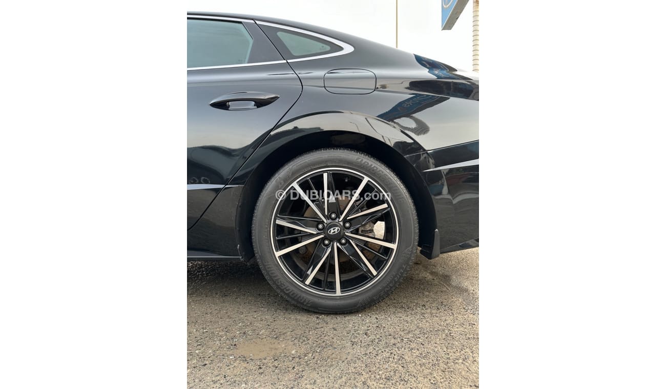 هيونداي سوناتا السيارة جيدة جدا ونظيفة