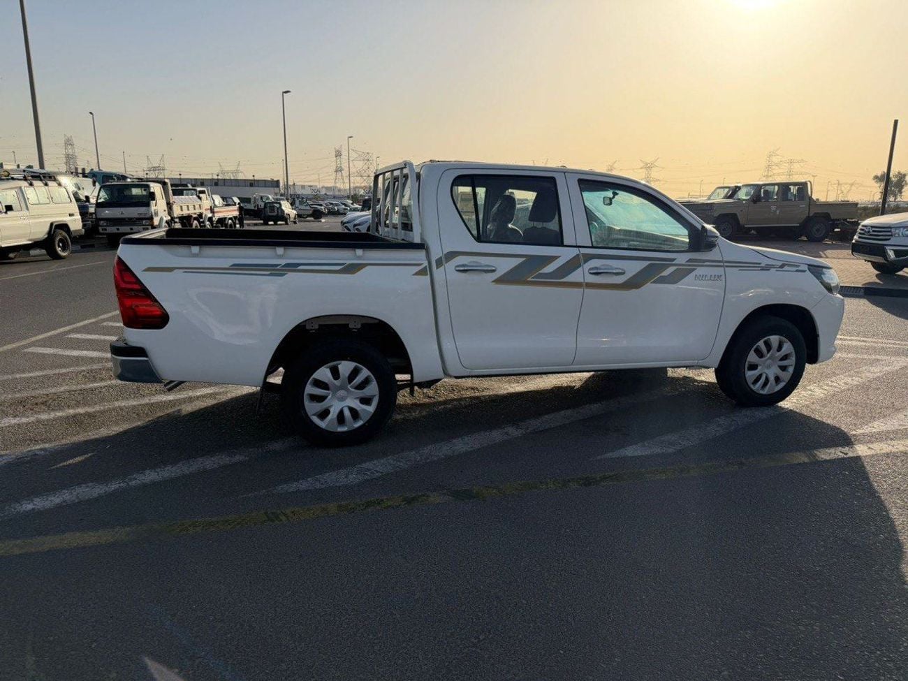 تويوتا هيلوكس Toyota Hilux 2.7 AT 4x2 GCC