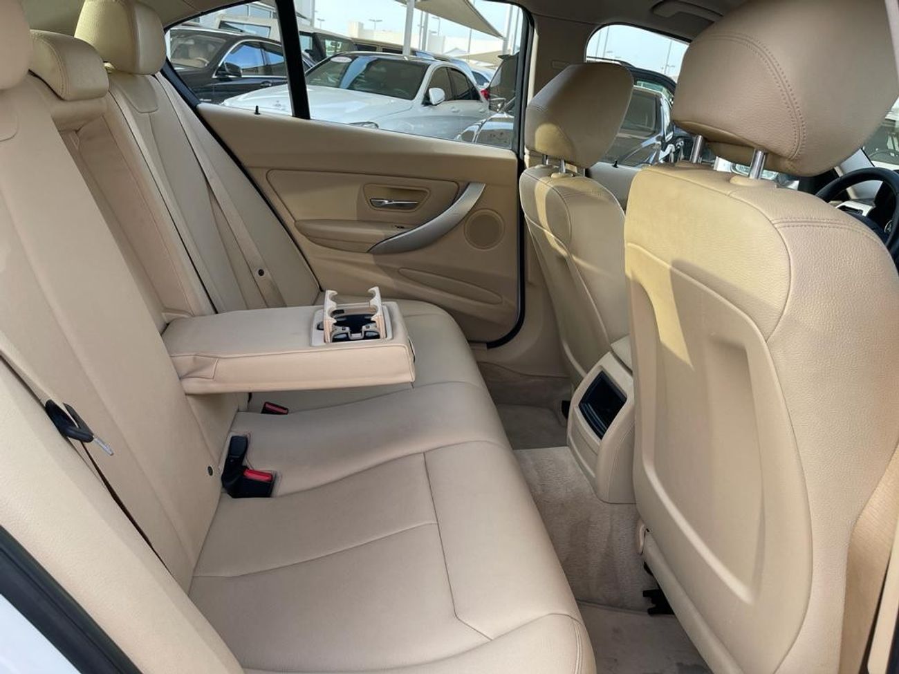BMW 320i Exclusive BMW 320 _GCC_2018_Excellent Condition _Full option