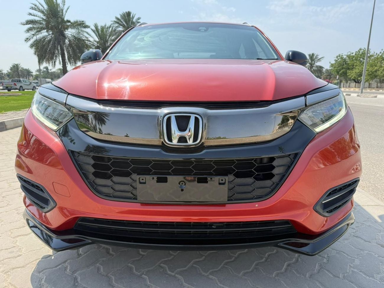 هوندا HRV RS 1.8L v4 petrol engine RHD 2WD Automatic transmission 5 Seats Suv with 5 doors