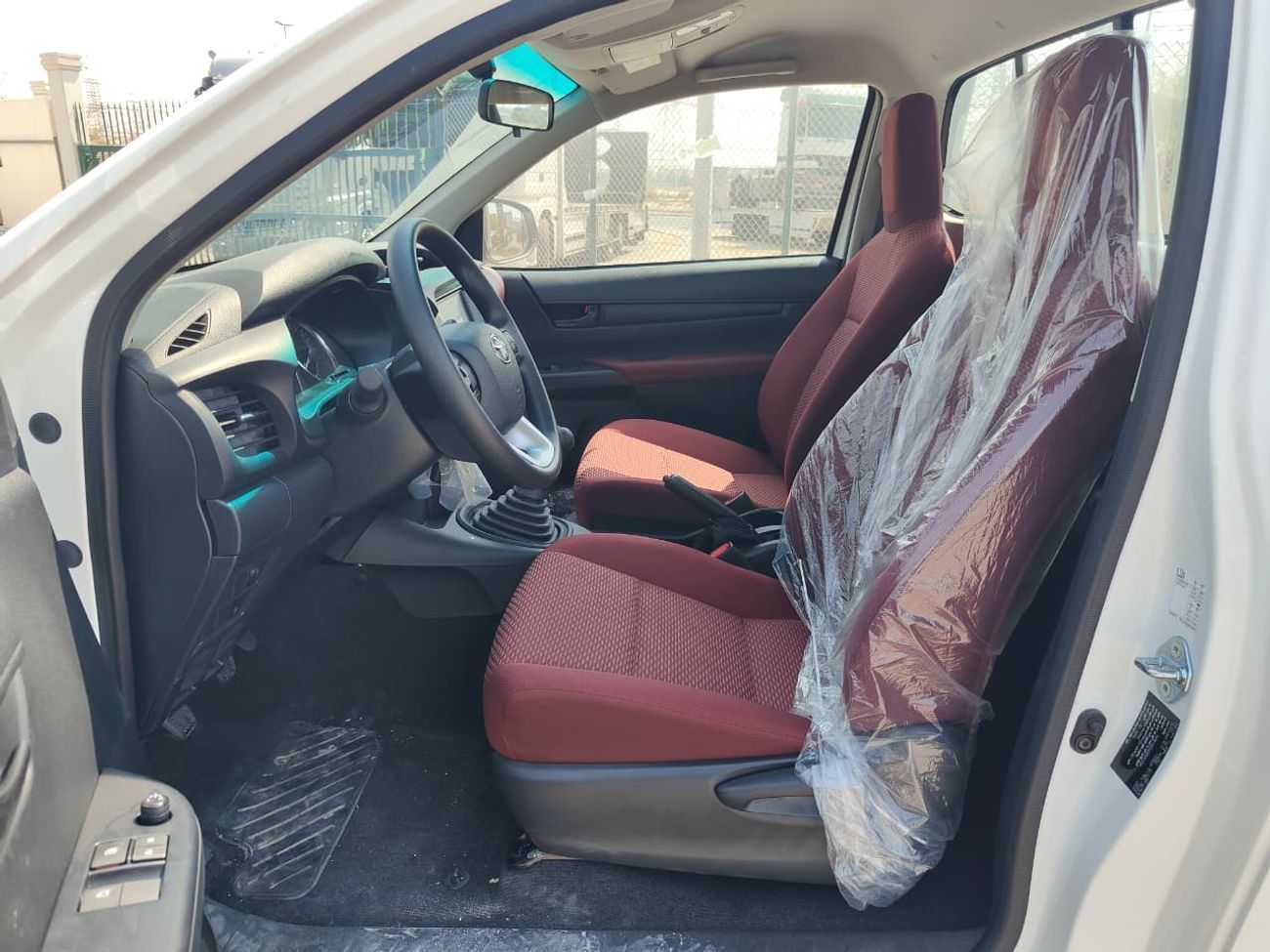 Toyota Hilux TOYOTA HILUX SINGLE CABIN 2.7L Petrol Manual Transmission 4X2