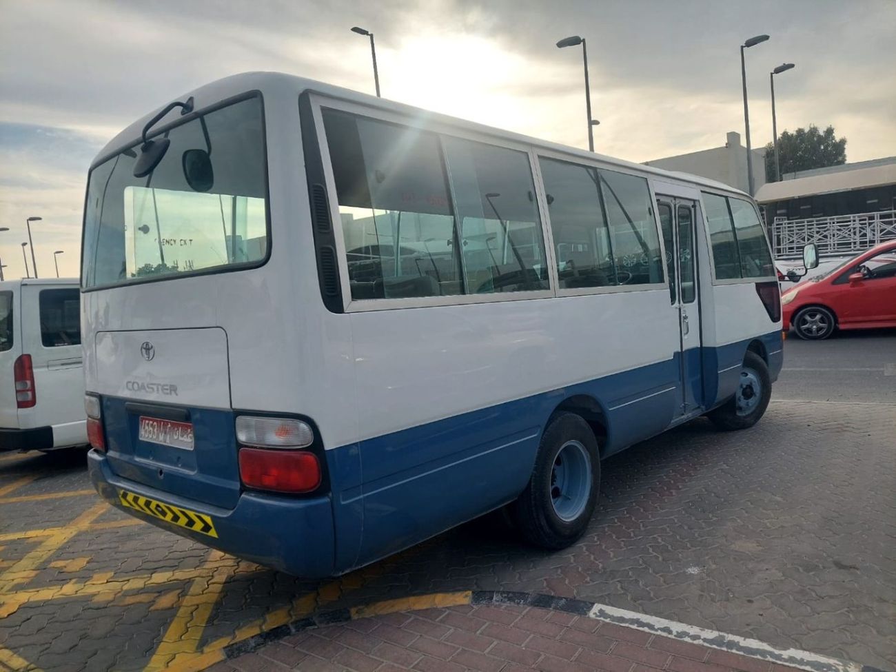 تويوتا كوستر 3.7L DIESEL 20 SEATER MANUAL TRANSMISSION ( FOR RE-EXPORT ONLY )