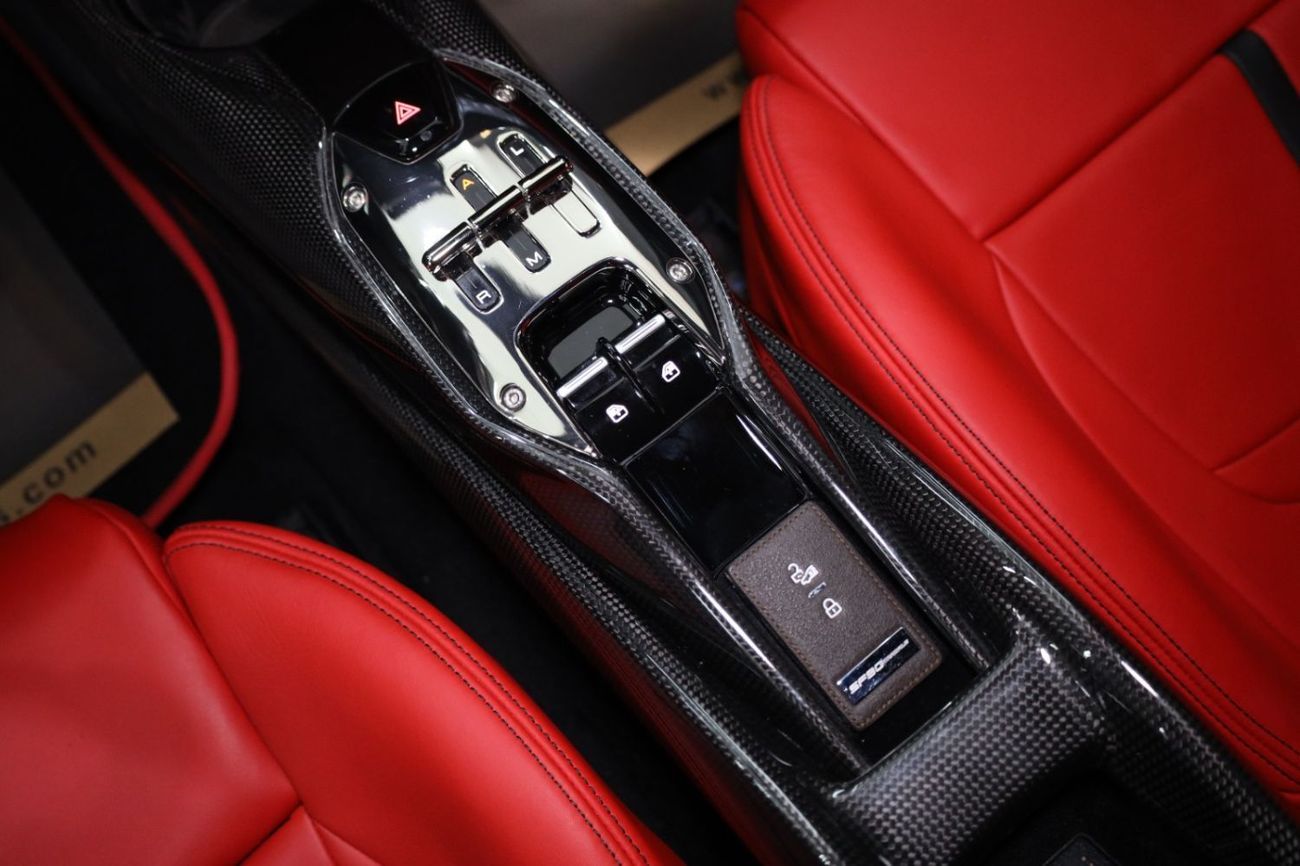 فيراري SF90 ستراديل Asseto Fiorano Package, Carbon Ext/Int, JBL Audio, Al Tayer Warranty + Service!!