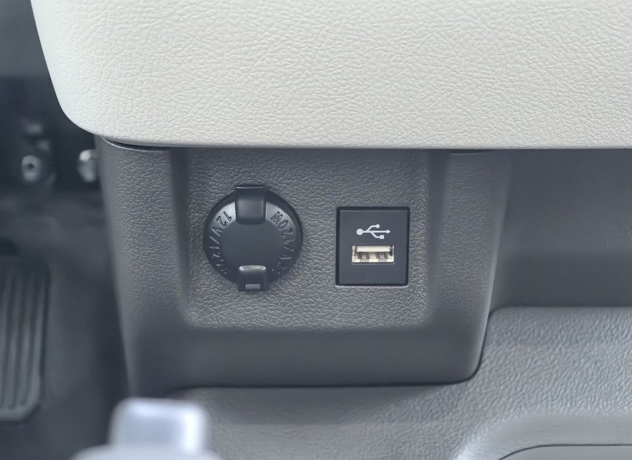 Toyota Hiace TOYOTA HIACE 3.5L PETROL HIGHROOF GL MANUAL 2025