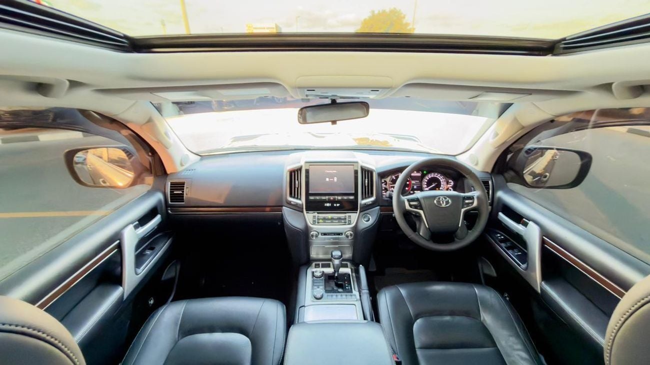 Toyota Land Cruiser 2017 | BULL BAR | PUSH START | SUNROOF | PARKING SENSOR | 4.5L DIESEL ENGINE | POWER SEAT | AT | RHD