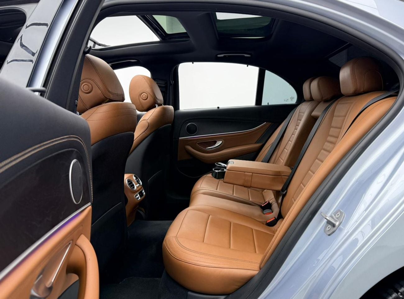 مرسيدس بنز E300 2017 Mercedes-Benz E300, Service History, Fully Loaded, Excellent Condition, GCC