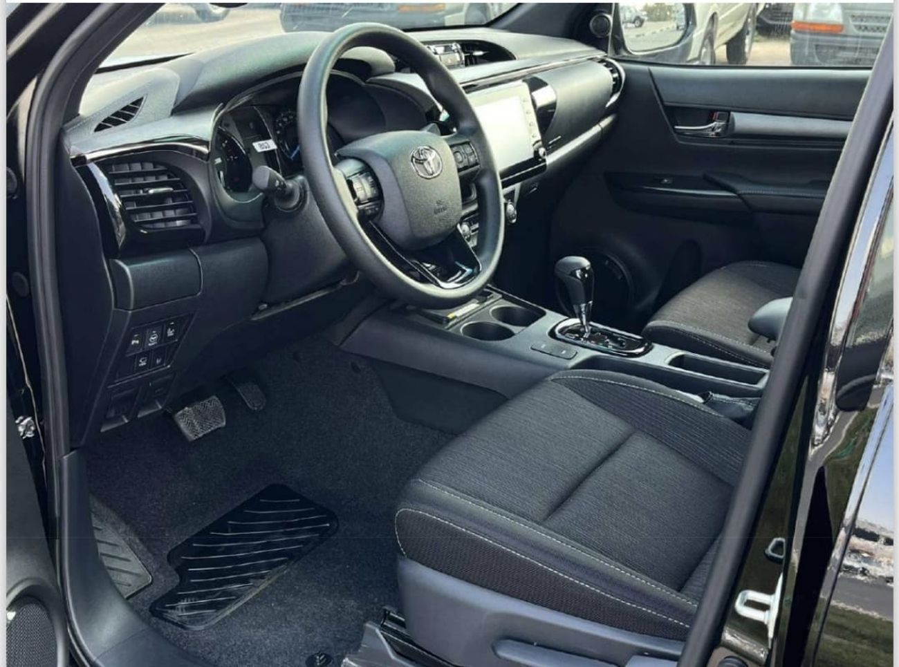 تويوتا هيلوكس Toyota pickup Hilux, adventure.4.0L petrol engine LHD,2025 model ,brand new ,Gcc specs,4x4 , automat