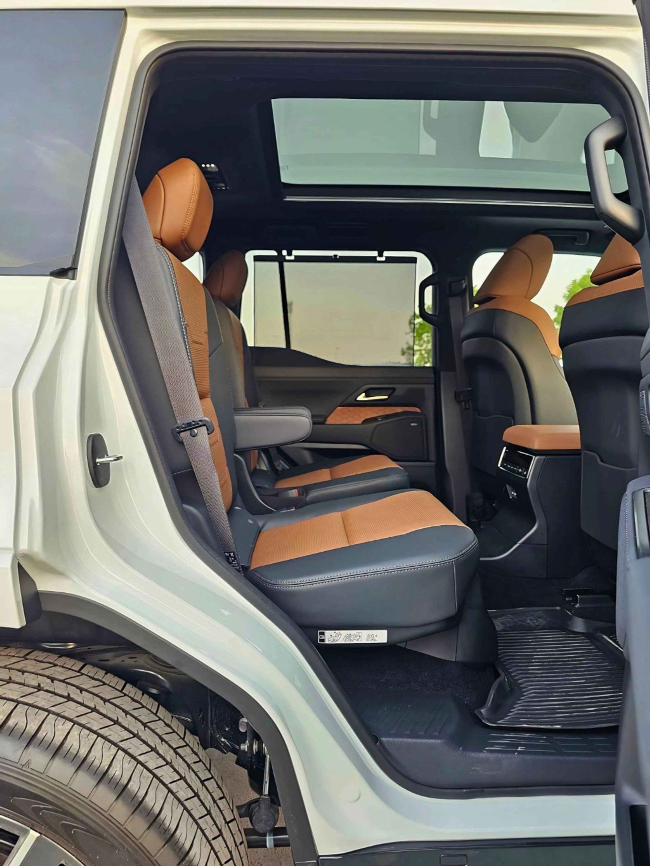 Lexus GX550 LUXURY/3.5L V6 4WD PETROL/FULL OPTION/ 14" TOUCHSCREEN DISPLAY, PANORAMIC ROOF, FRONT & REAR CAMERAS