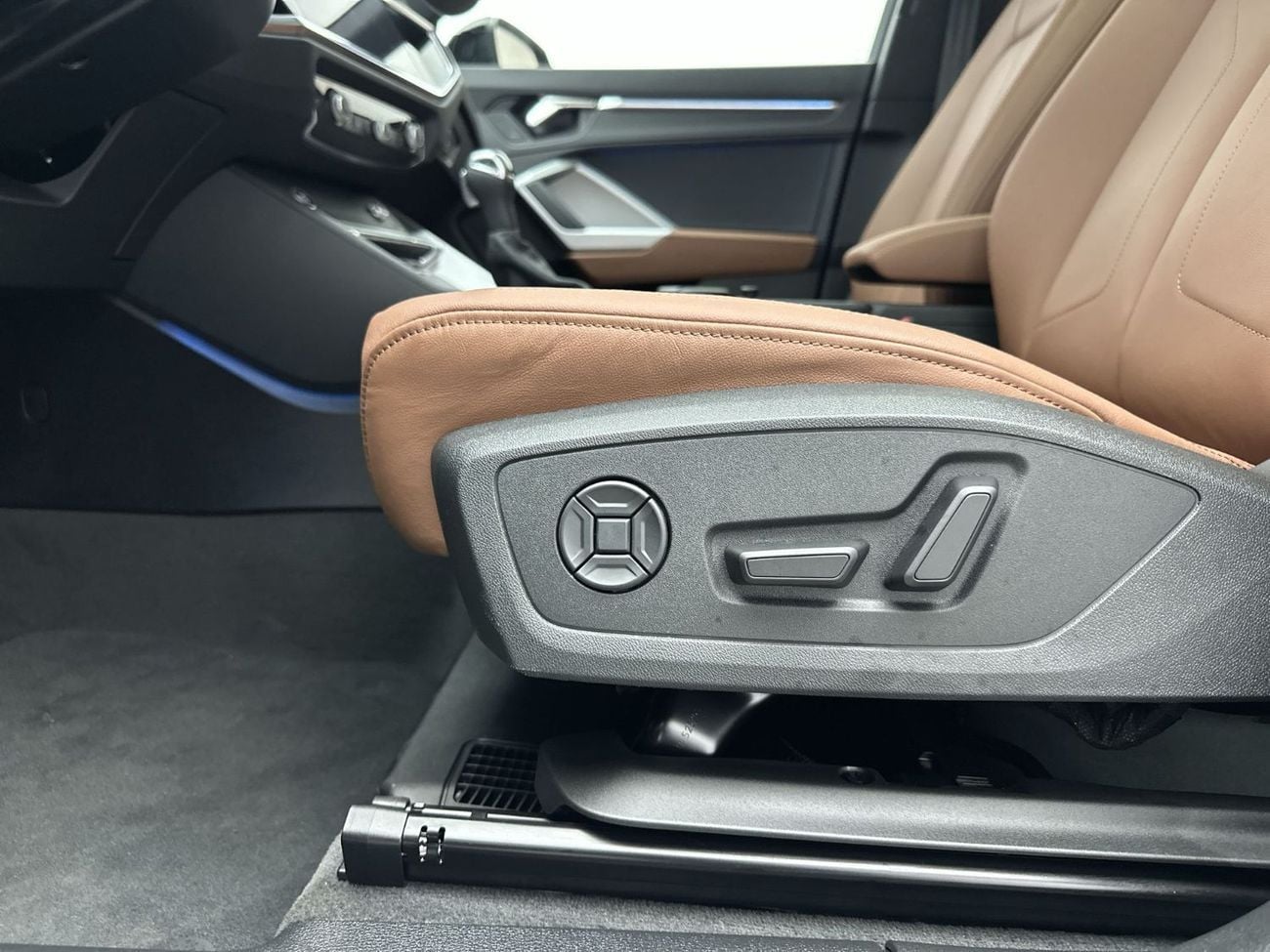 أودي Q3 Q3 Sportback 40 TFSI quat 180hp S line (Ref# 07836)