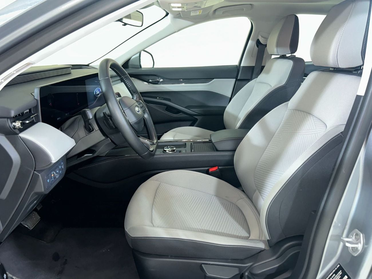 فورد توروس AMBIENTE TPC1225N/AL TAYER MOTORS / AL QOUZ SHOWROOM