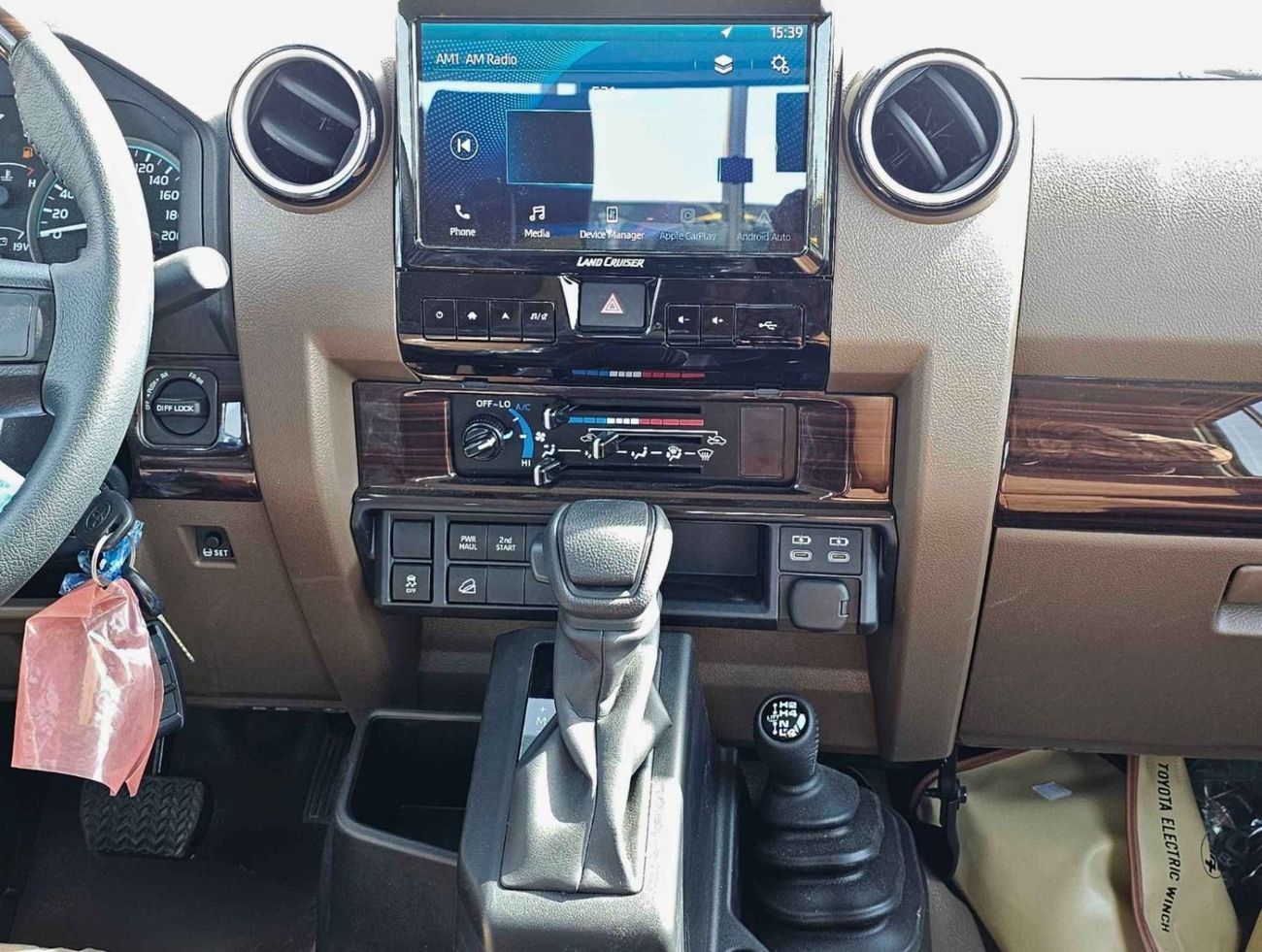تويوتا لاند كروزر بيك آب LX-Z1 DOUBLE CABIN / 2.8L V4 DIESEL / A/T/ LEATHER SEATS / DIFF LOCKS / 4WD (CODE#LX-Z1)