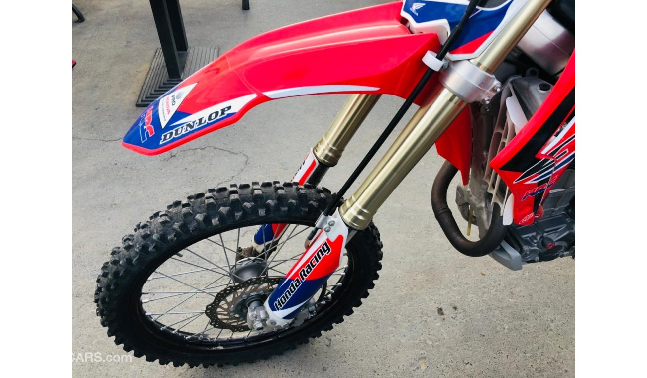 Honda CRF HONDA 450R DIRT BIKE IN MINT CONDITION - 450CC PETROL