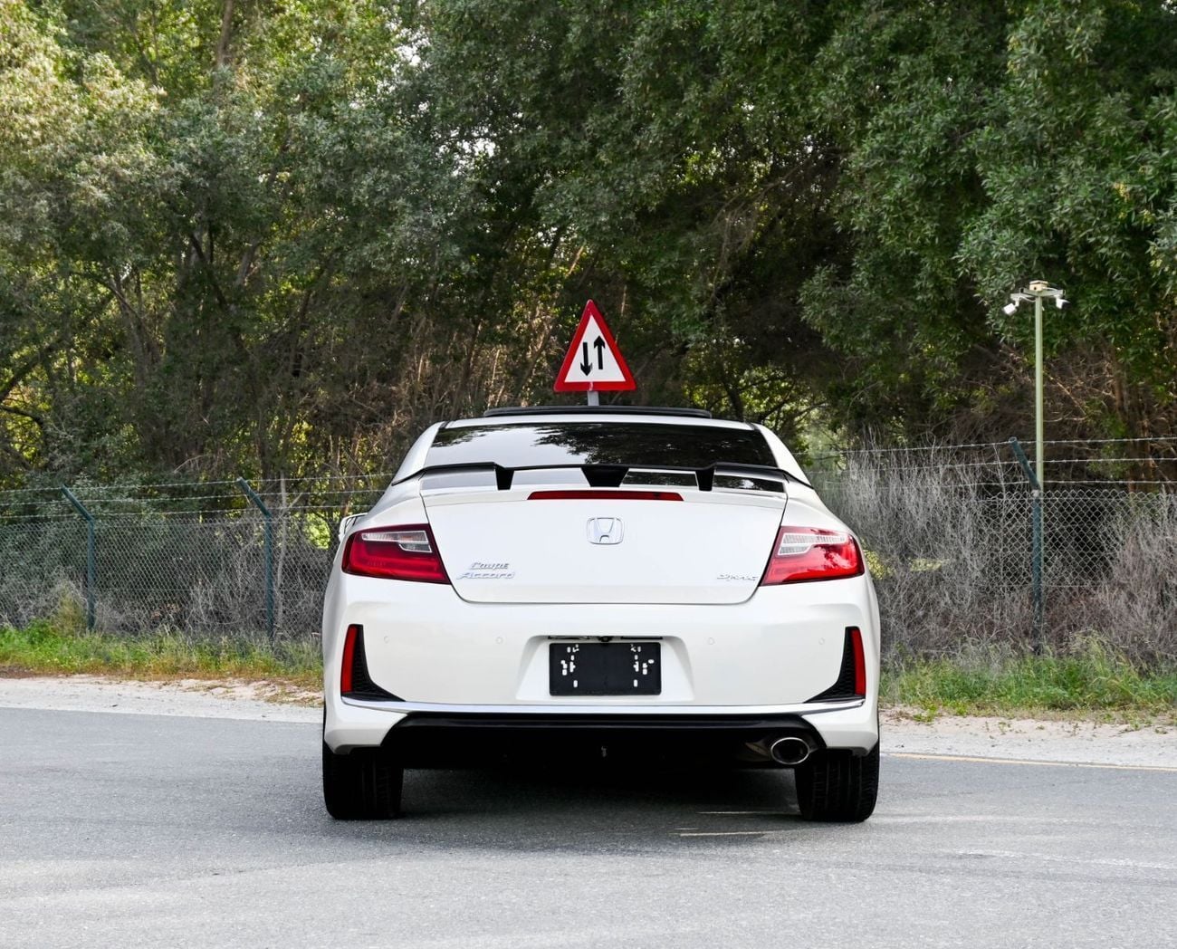 هوندا أكورد كوبيه Honda Accord Coupe Sport 2017 -V4 GCC  accident-free Excellent Condition