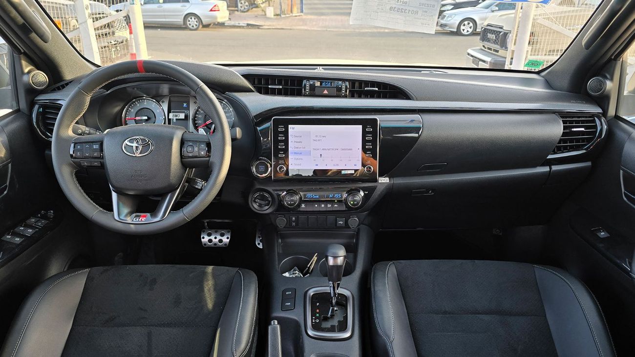 تويوتا هيلوكس 2024 Toyota Hilux GR-Sport 4.0L AT Petrol (White)