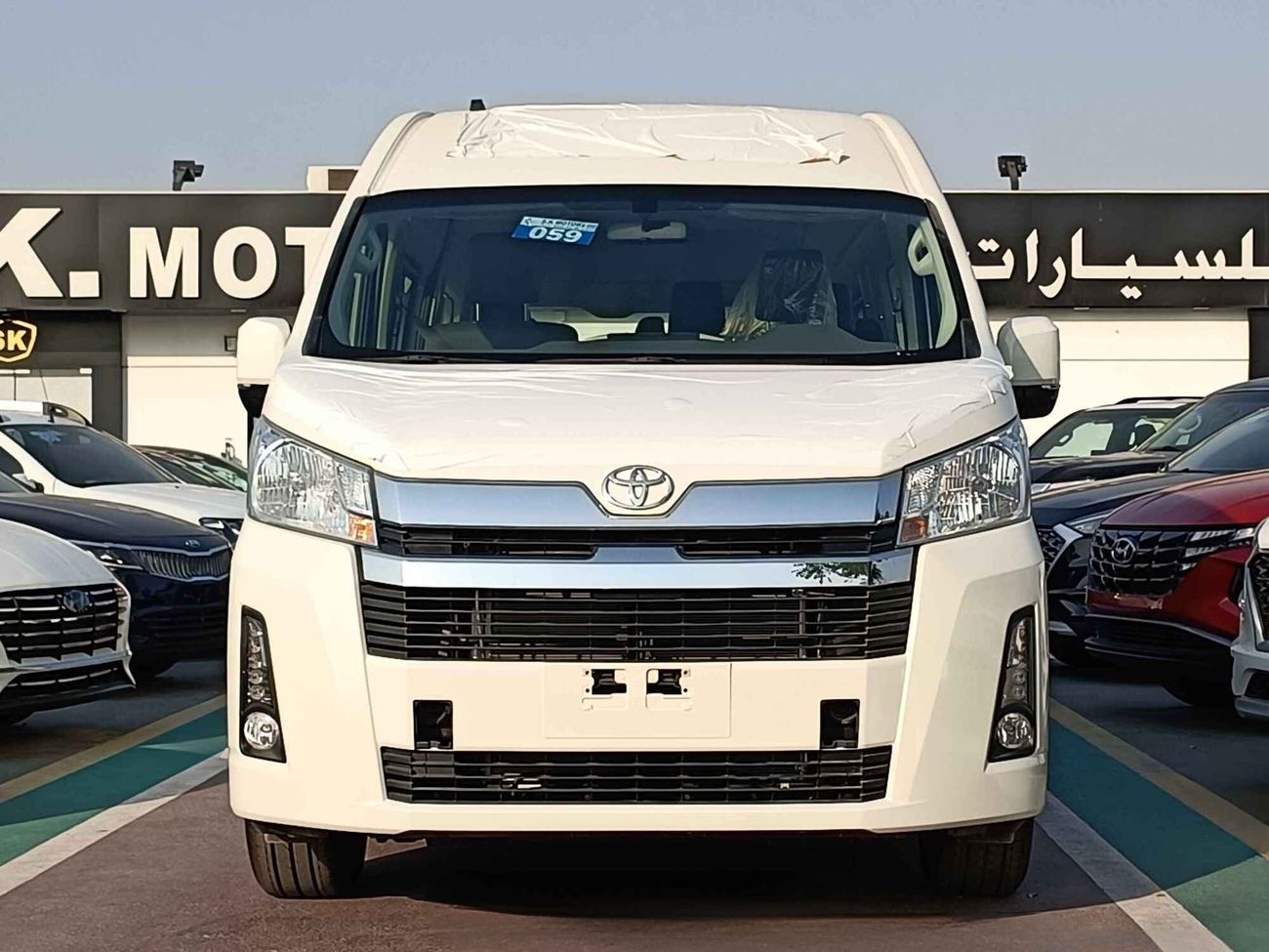 Toyota Hiace GL / 3.5L V6 PETROL / M/T / 13 SEATER / NEW SHAPE (CODE # 20583)
