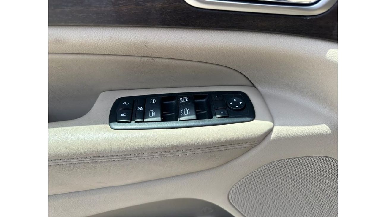 جيب جراند شيروكي لاريدو