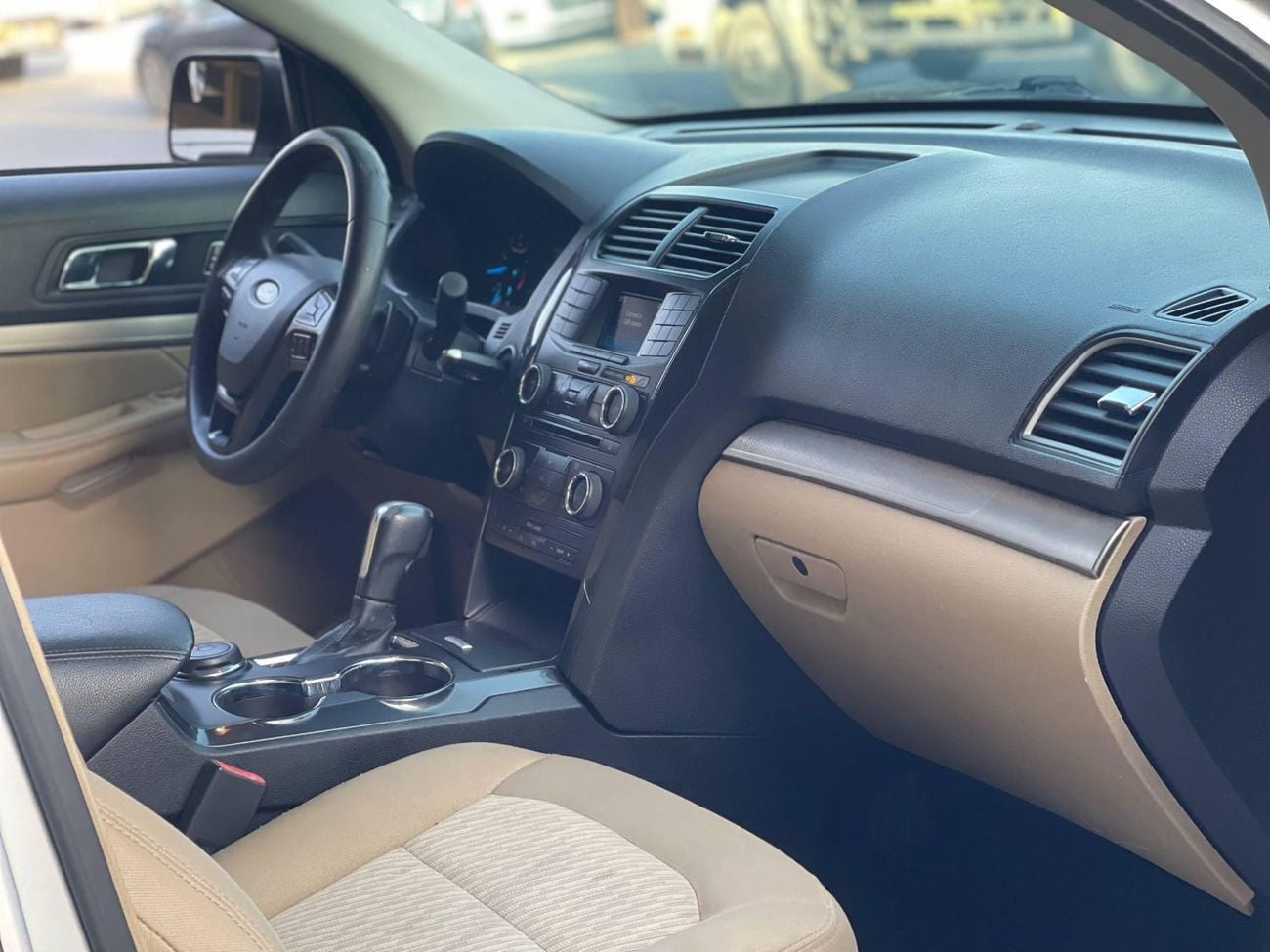 Ford Explorer BASE GCC / 4x4 / 7 SEATERS / DRIVE MODES / LEATHER / RIMS / SUPER CLEAN