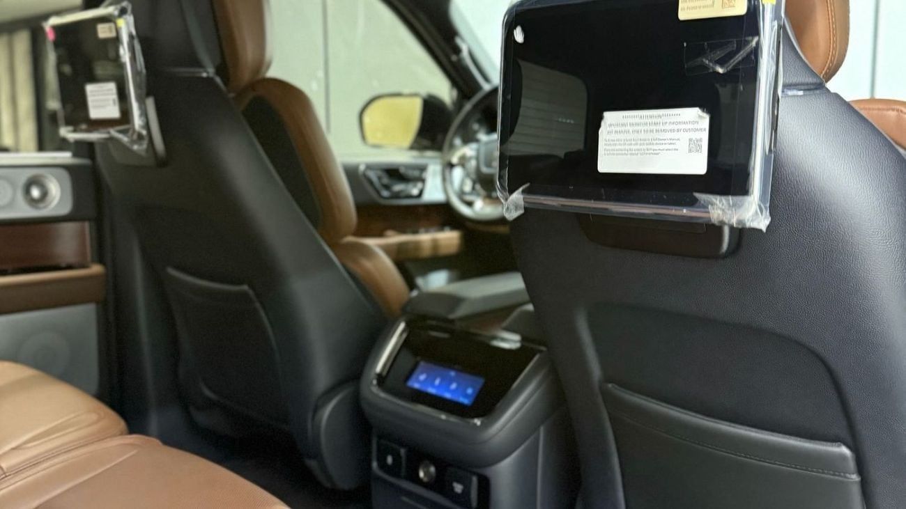 Lincoln Navigator Std 3.5L | GCC Specs | Warranty & Service Contract Until 2029 | Only 5,000 KM