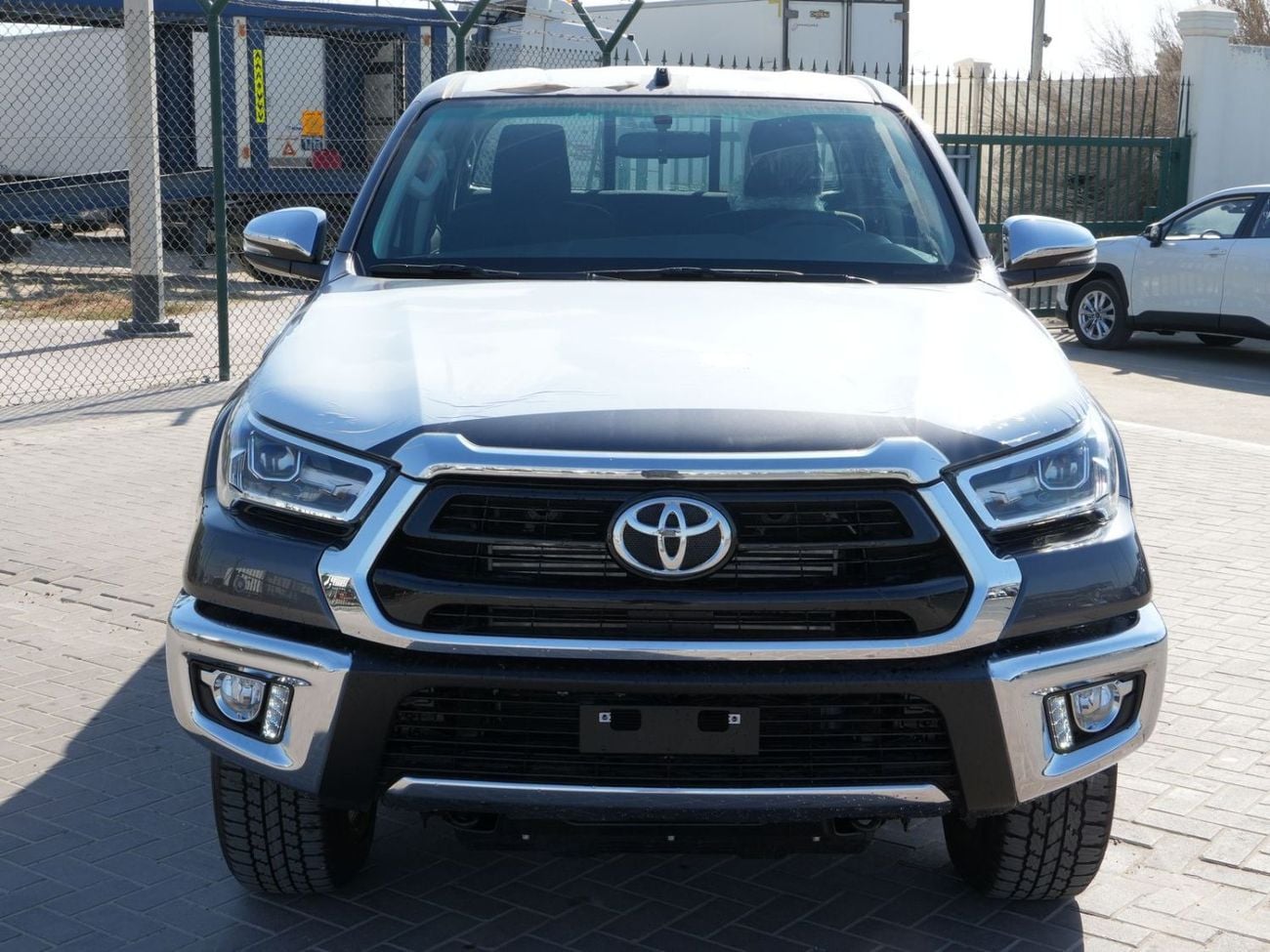 تويوتا هيلوكس 2026 TOYOTA HILUX SR 5 D/CAB 2.8L P/UP 4X4 DIESEL A/T FULL GCC BRAND NEW 0KM