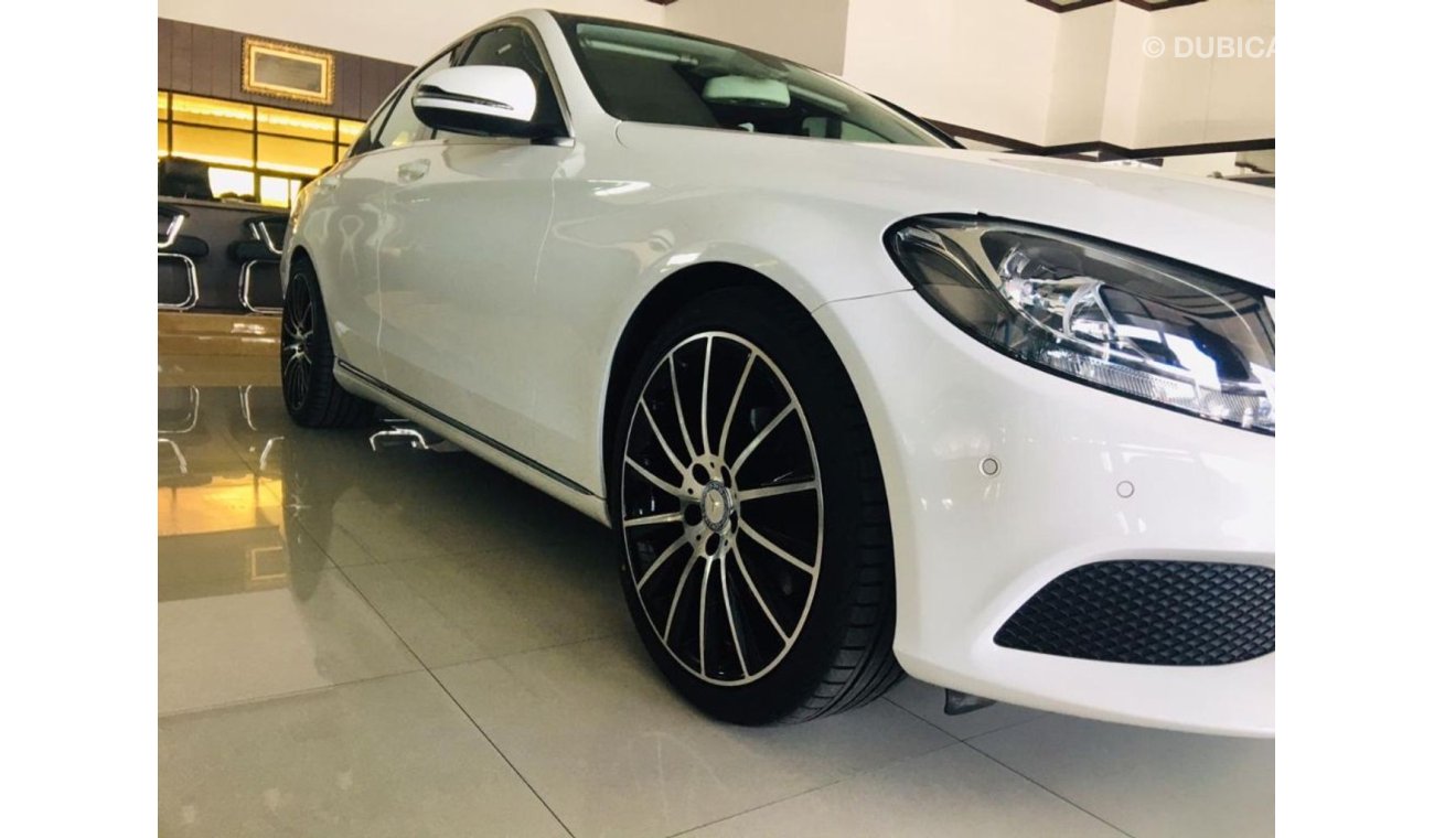 مرسيدس بنز C200 GCC LOW MILEAGE 2017 AGENCY MAINTAINED IN MINT CONDITION WITH BRAND NEW TYRES