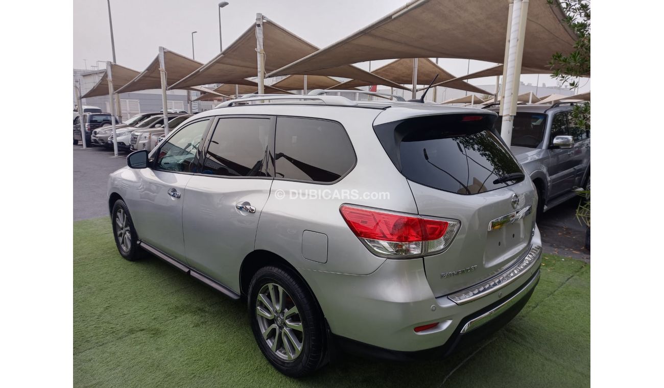 Nissan Pathfinder American import 2015 model cruise control rear spoiler in excellent condition