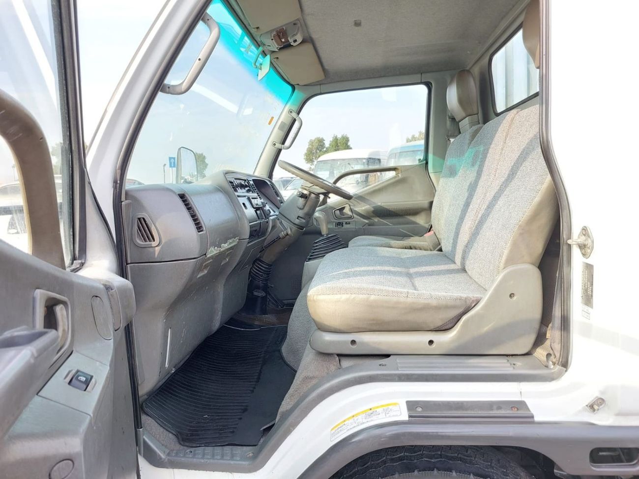 Mitsubishi Fuso Canter MITSUBISHI CANTER TRUCK RIGHT HAND DRIVE(PM30785)