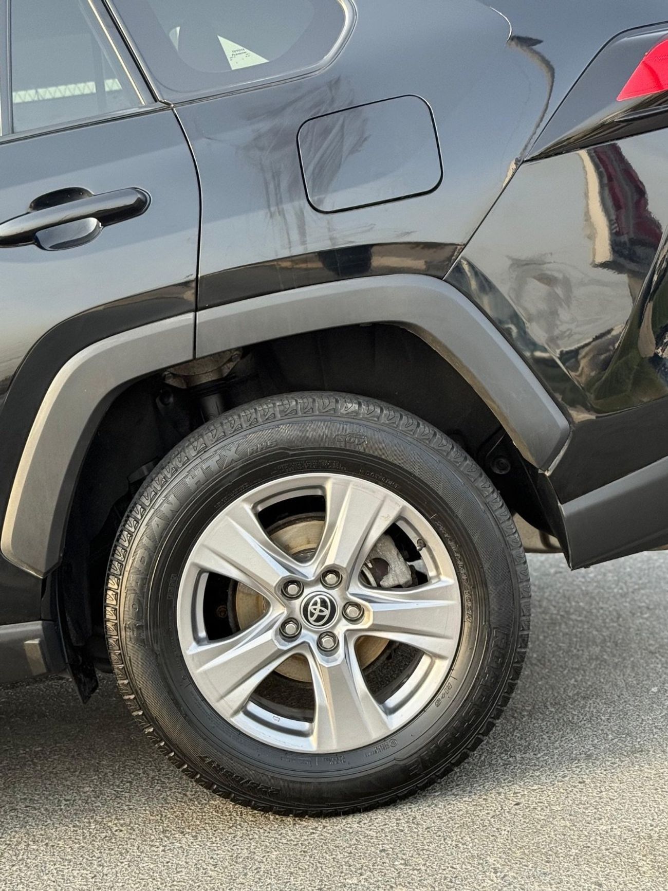 تويوتا راف ٤ XLE premium 2.5 L sunroof, leather seats, push start 2022