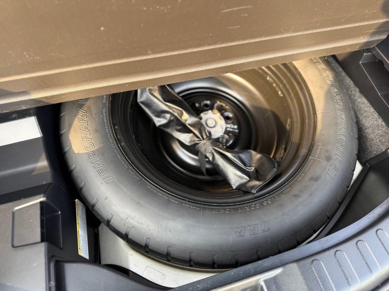 تويوتا راف ٤ XLE Hybrid sunroof,push start full Option