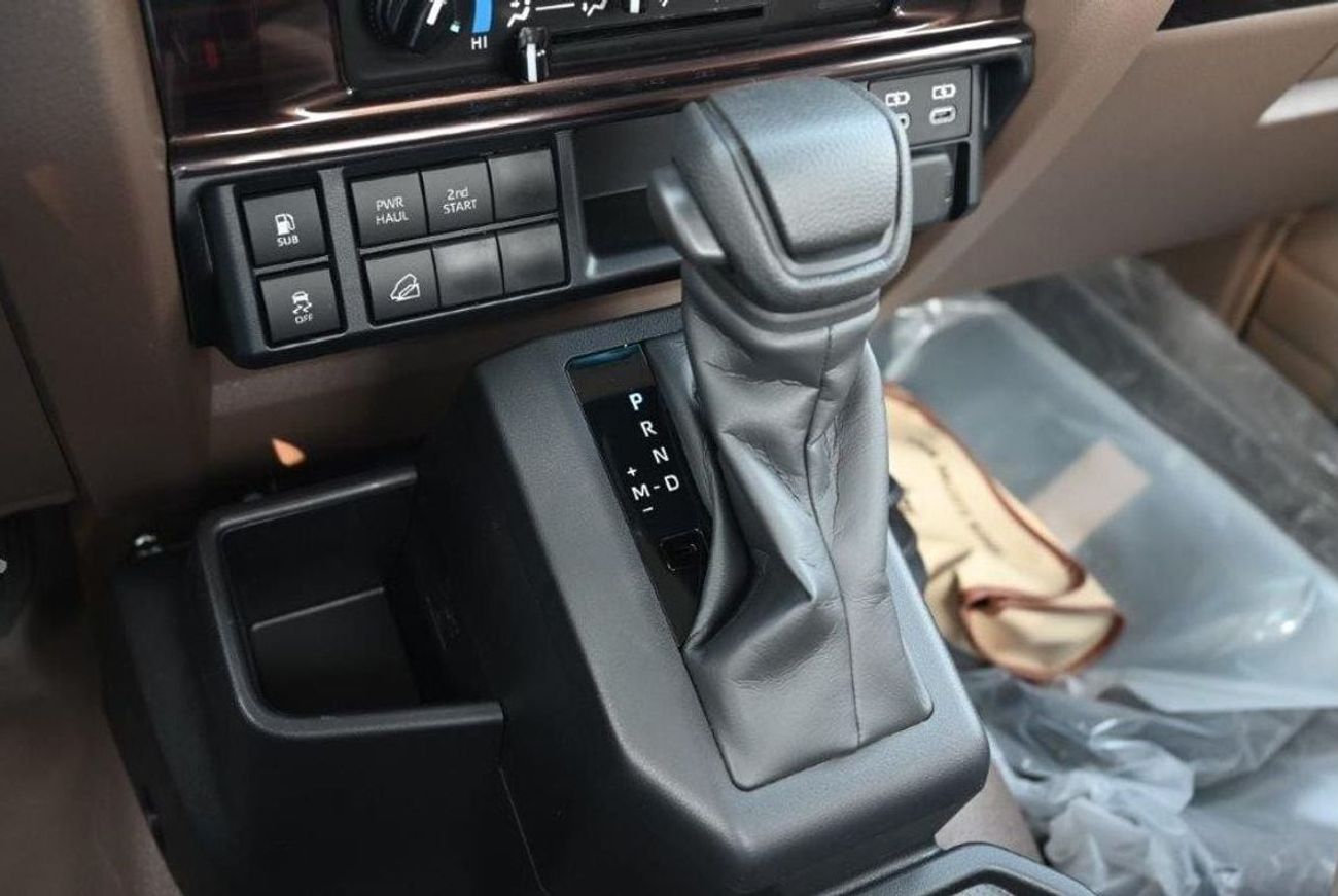 تويوتا لاند كروزر بيك آب 2025 TOYOTA LAND CRUISER 79 SINGLE CAB PICKUP DLX V6 4.0L PETROL 4WD AT