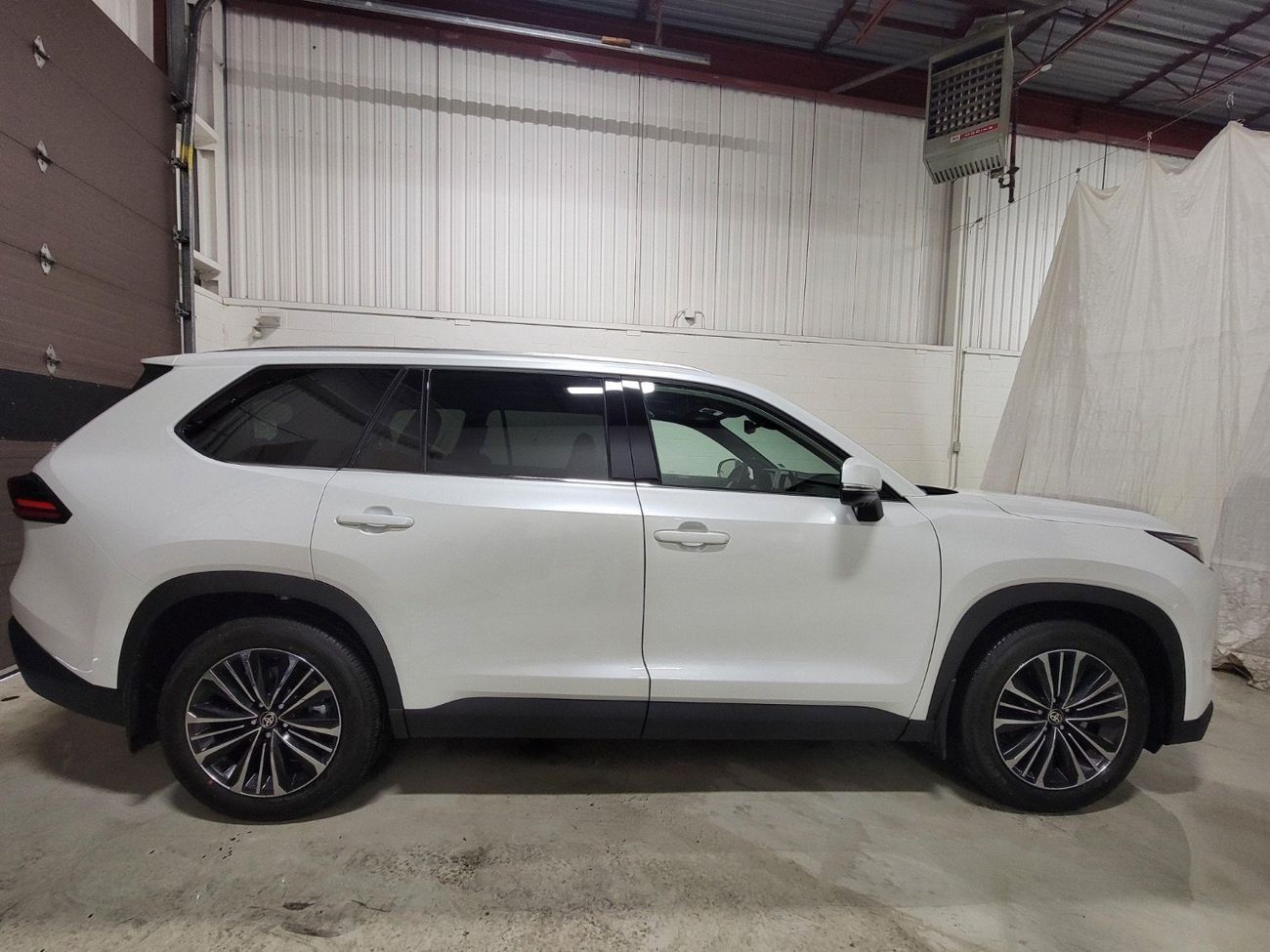 تويوتا جراند هايلاندر PLATINUM  HYBRID (Canadian spec)