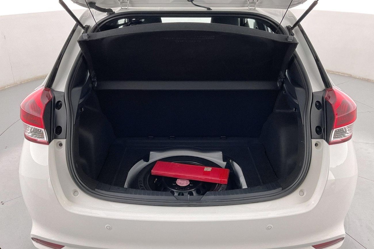 تويوتا يارس SE / E | سنة ضمان مجانية | 0 دفعة أولى | سياسة الإعادة بعد 7 أيام