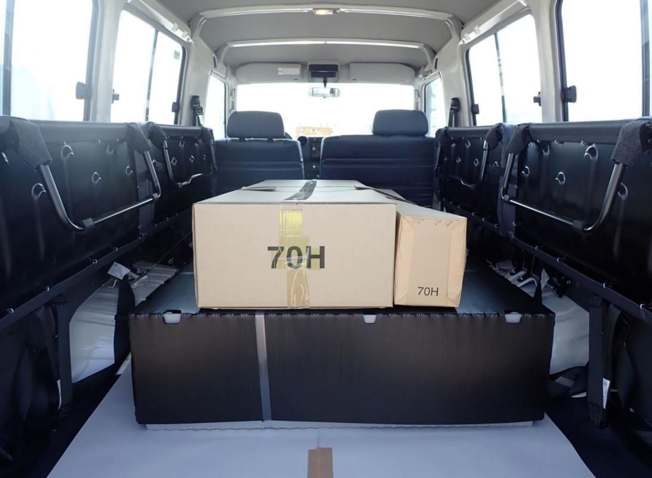 تويوتا لاند كروزر 70 HZJ78 Diesel 13 Seater